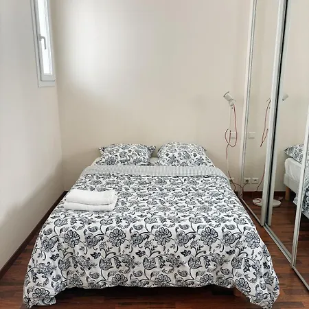 شقة Hyper-centre, Air-conditioned With Balcony *