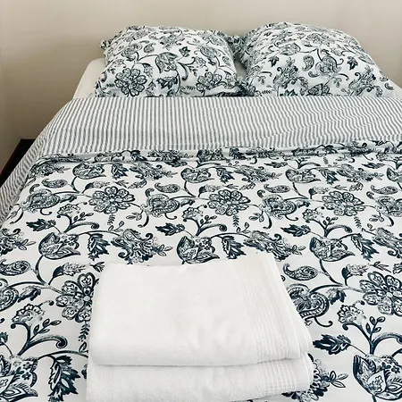 Hyper-centre, Air-conditioned With Balcony *