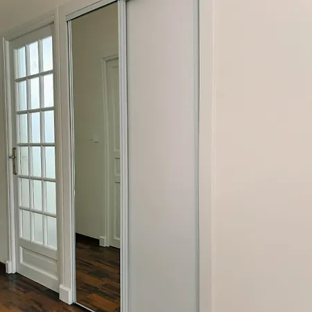 Hyper-centre, Air-conditioned With Balcony Appartement