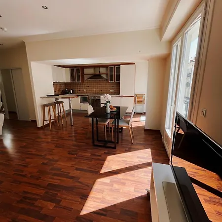 Appartement Hyper-centre, Air-conditioned With Balcony *