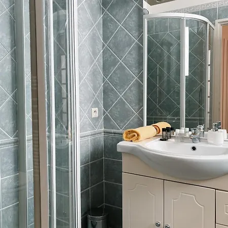 Hyper-centre, Air-conditioned With Balcony *