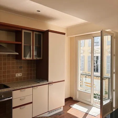 Hyper-centre, Air-conditioned With Balcony Lejlighed