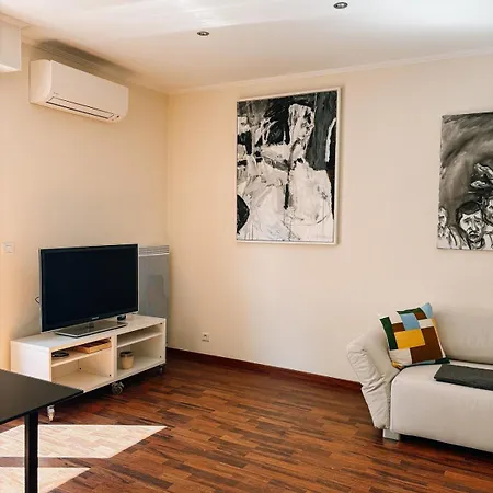 Hyper-centre, Air-conditioned With Balcony Appartement