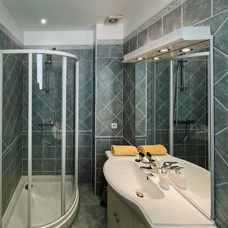 Apartman Hyper-centre, Air-conditioned With Balcony