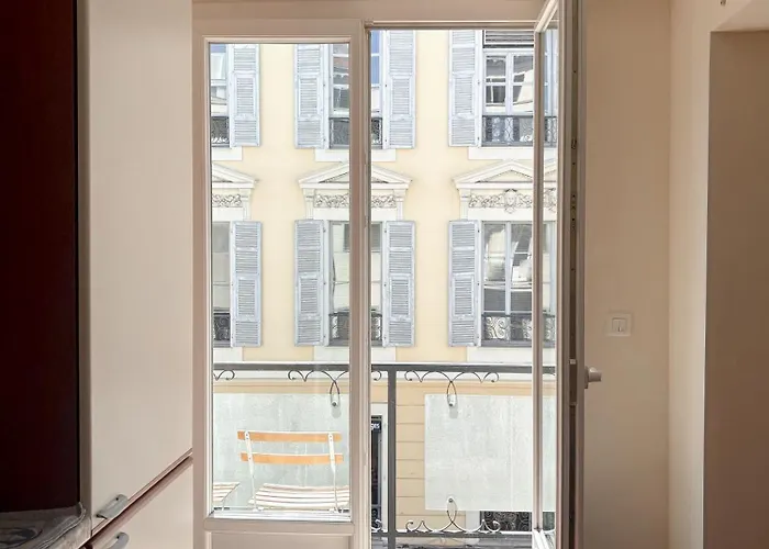 Hyper-centre, Air-conditioned With Balcony شقة