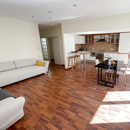 Apartmán Hyper-centre, Air-conditioned With Balcony