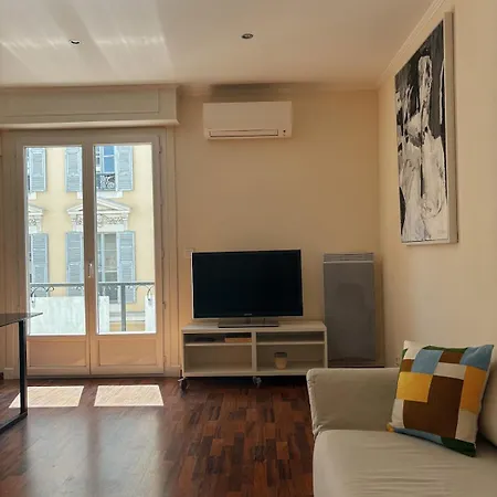 Hyper-centre, Air-conditioned With Balcony